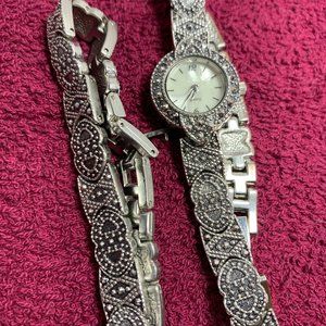 AVON Vintage 7" Antiqued Silvertone Bracelet & Watch Set. (447)